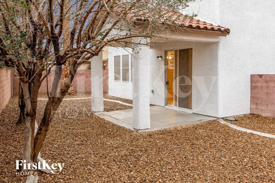 Building Photo - 8309 Cavaricci Ave