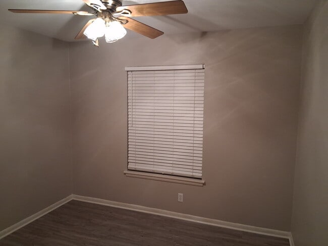 Building Photo - 4606 Begonia St