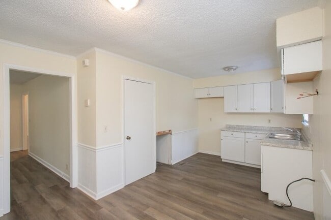 Building Photo - 105 Robert Yoest Dr