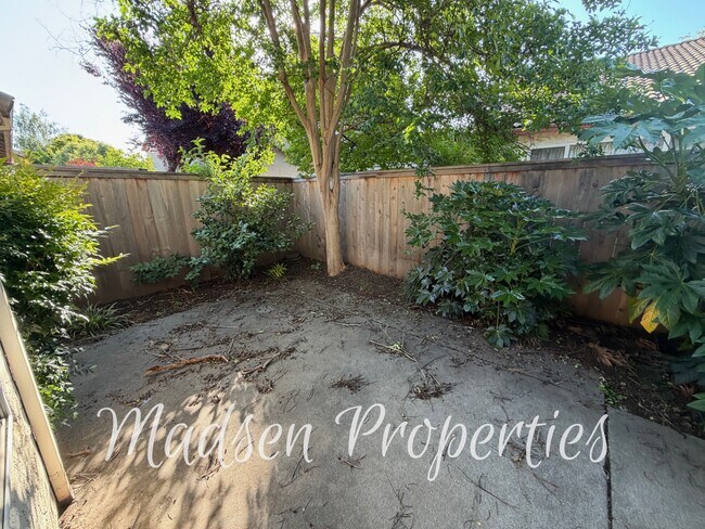 Building Photo - 225 Mission Serra Terrace