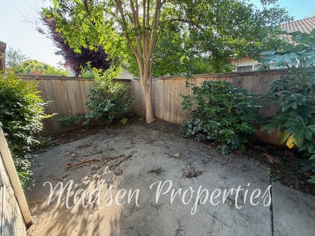 Building Photo - 255 Mission Serra Terrace