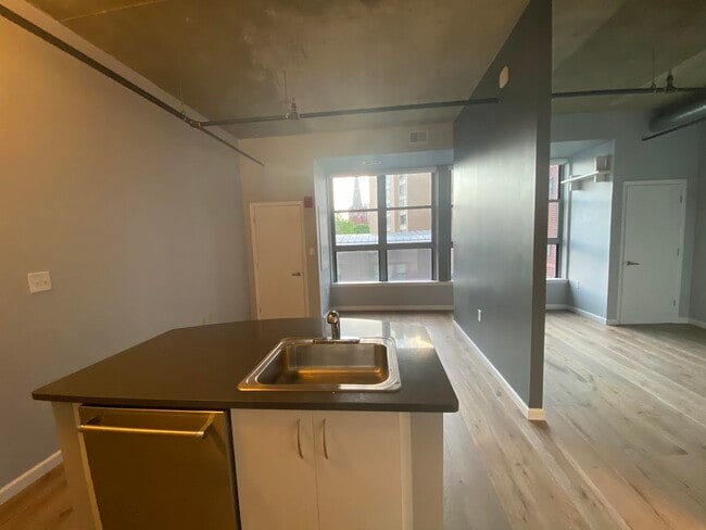 Building Photo - 1300 N St NW