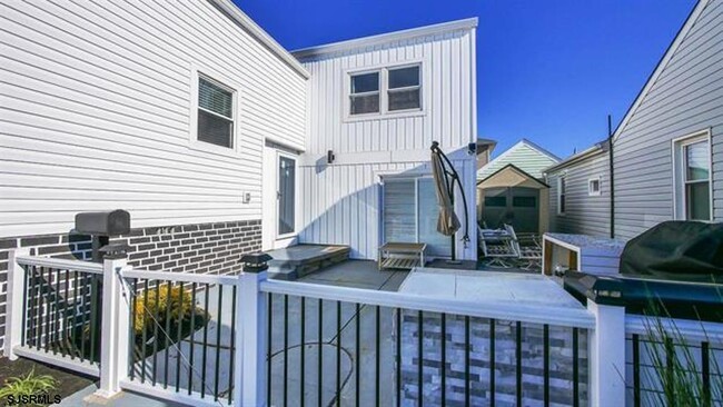Building Photo - 219 N Clermont Ave