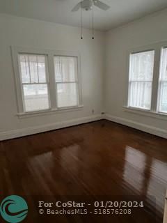 Building Photo - 700 SE 11th Ct