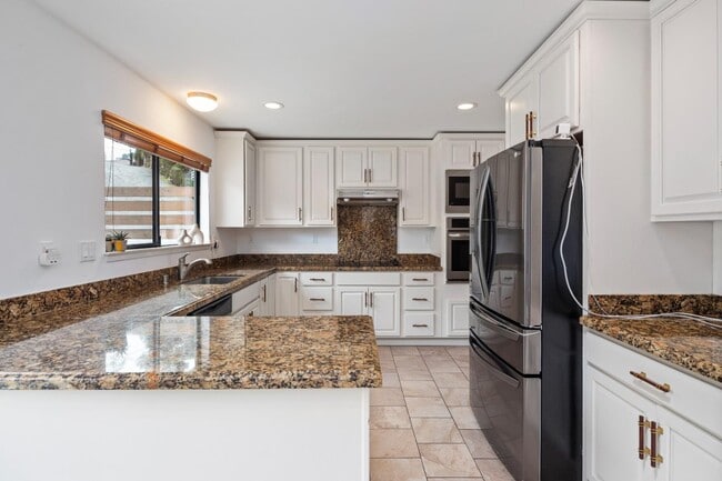 Building Photo - 70 Adam Ct