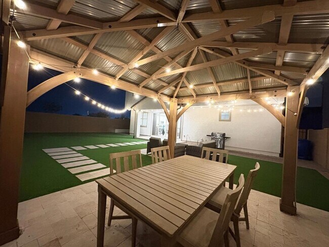 Building Photo - 5935 S Coyote Canyon