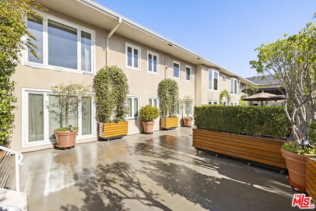 Building Photo - 1344 N Crescent Heights Blvd