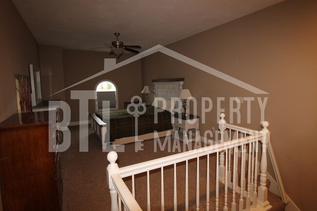 Building Photo - Beautiful 2 Bedroom Duplex with Loft!