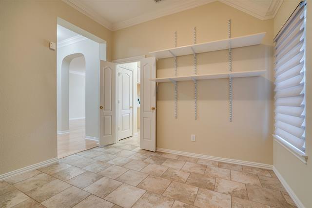 Building Photo - 2724 Lakehollow Ln