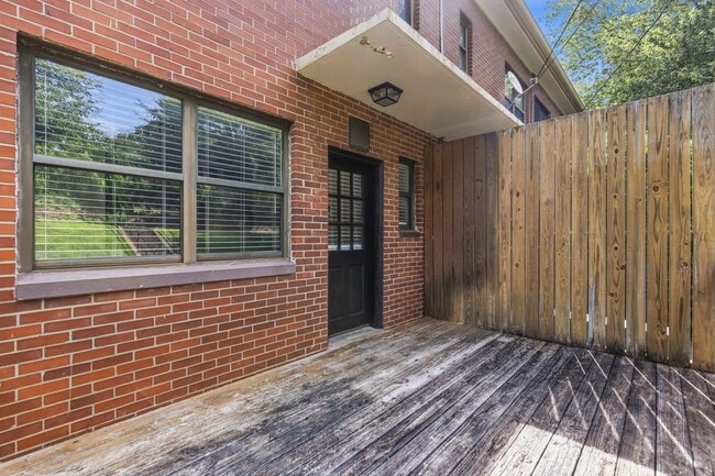 Building Photo - 16 Faris Cir