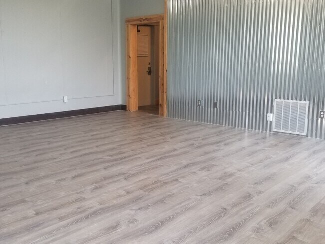 Building Photo - 345 6th St