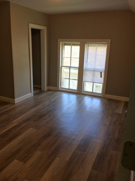 Building Photo - 1306 Charles St