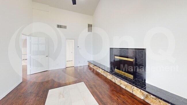 Building Photo - 3612 Lakeside Dr