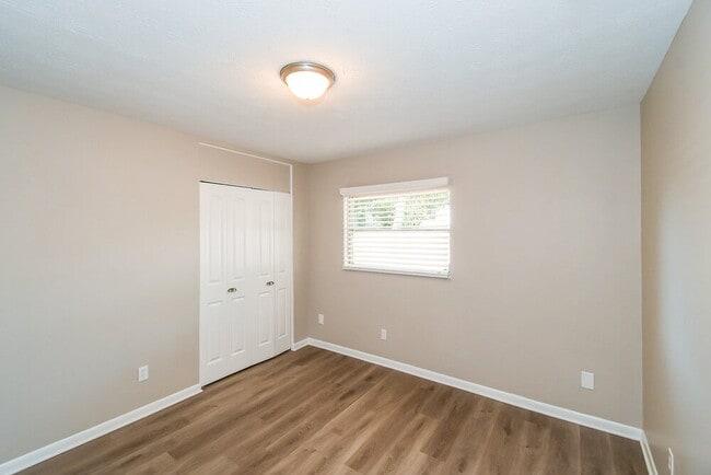 Building Photo - 5942 Jaguar Dr W