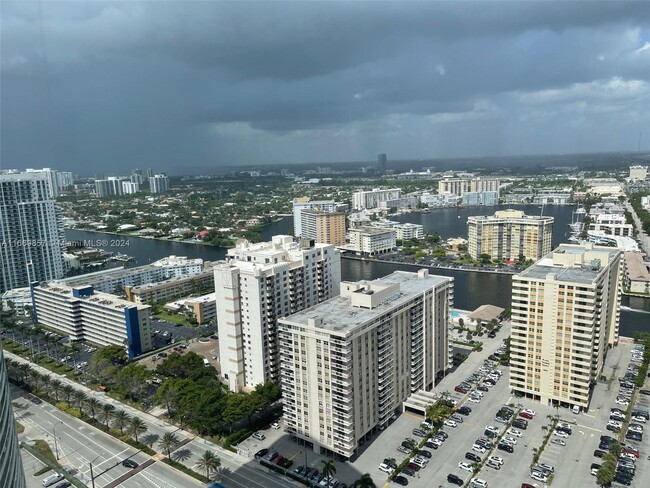 Building Photo - 1830 S Ocean Dr