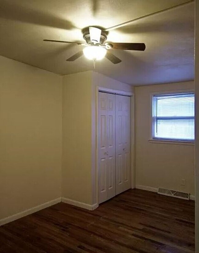 Building Photo - 926 N Linview Ave