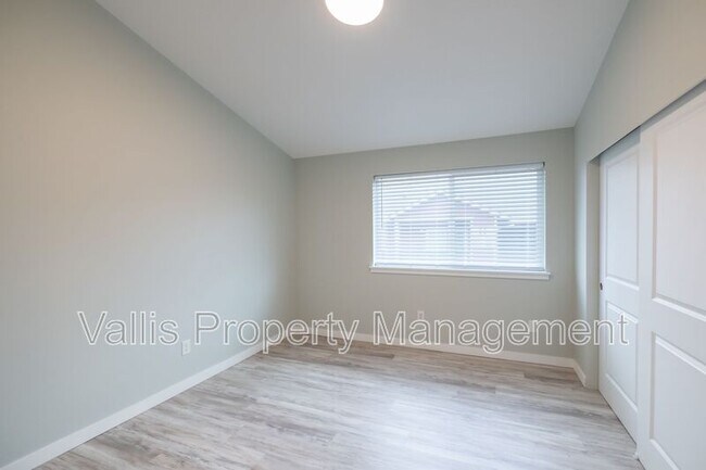 Building Photo - 13001 S Crompton Lane