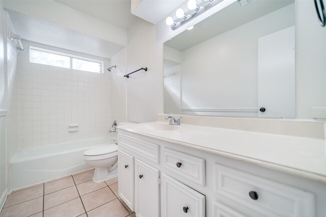 Building Photo - 15114 Forest Lodge Dr