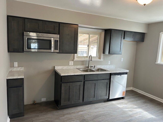 Building Photo - 6461 Almont Dr