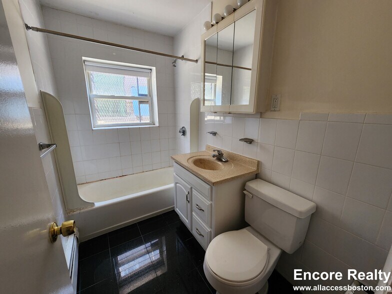 Building Photo - 34 Gardner St