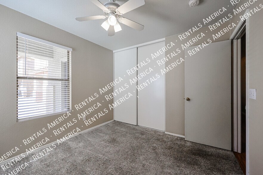 Building Photo - 9404 W Terri Lee Dr