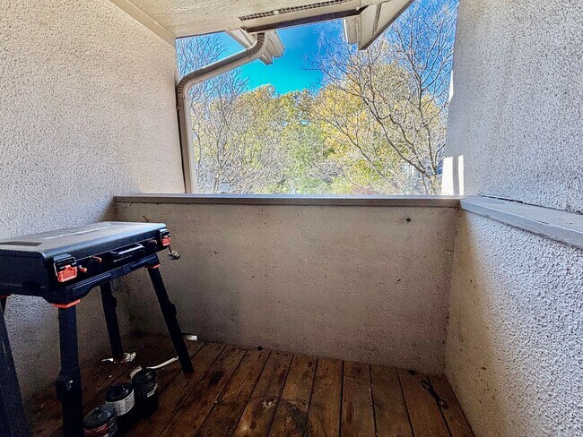 Building Photo - Rainbow Townhomes