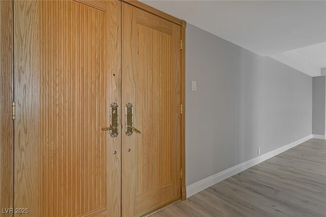 Building Photo - 3111 Bel Air Dr