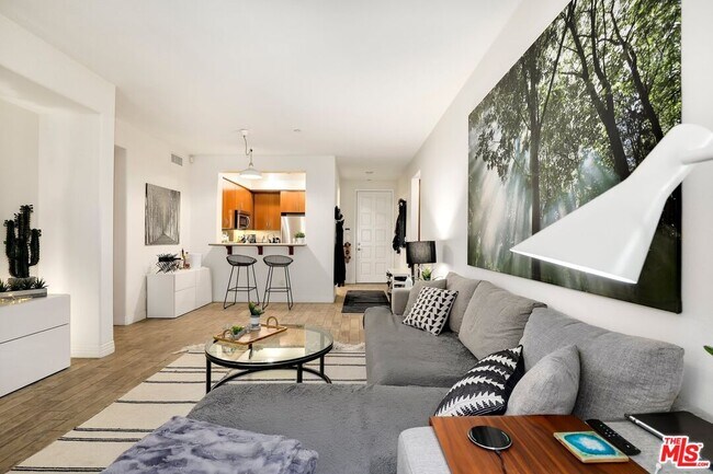 Building Photo - 7100 Playa Vista Dr