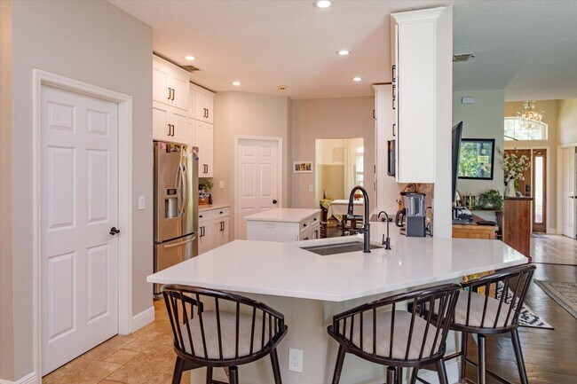 Building Photo - Beautifully Updated 4-Bedroom Pool Home in Winding Hollow