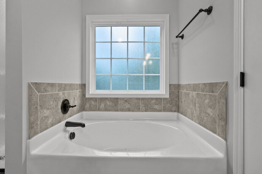 Building Photo - 6471 Chamblee Dr