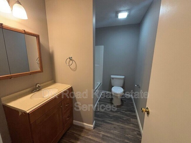 Building Photo - 2112 Lodell Ave