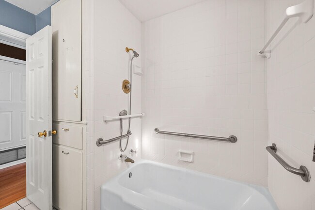 Building Photo - 3423 56th St