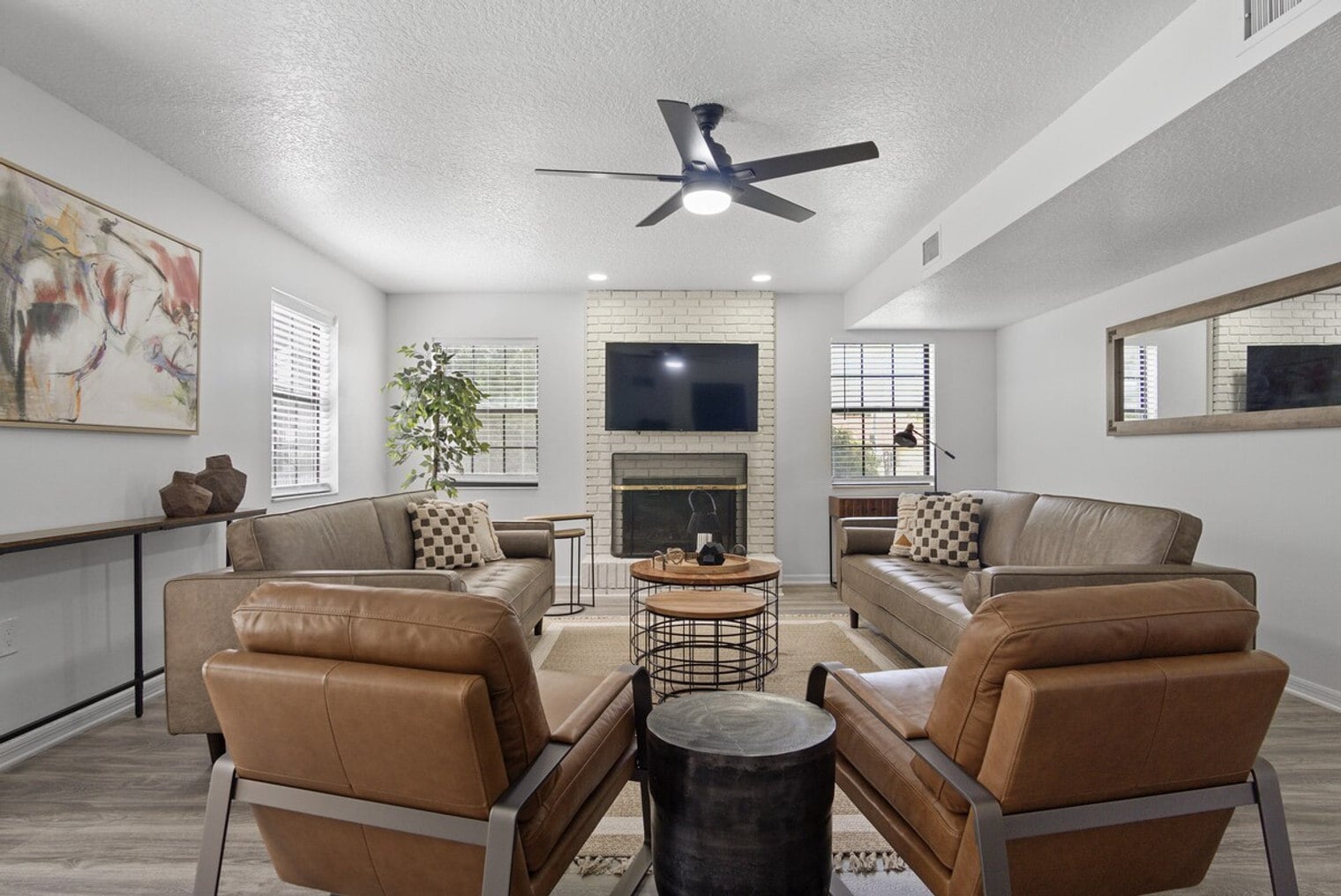 Building Photo - 2540 Albany Dr