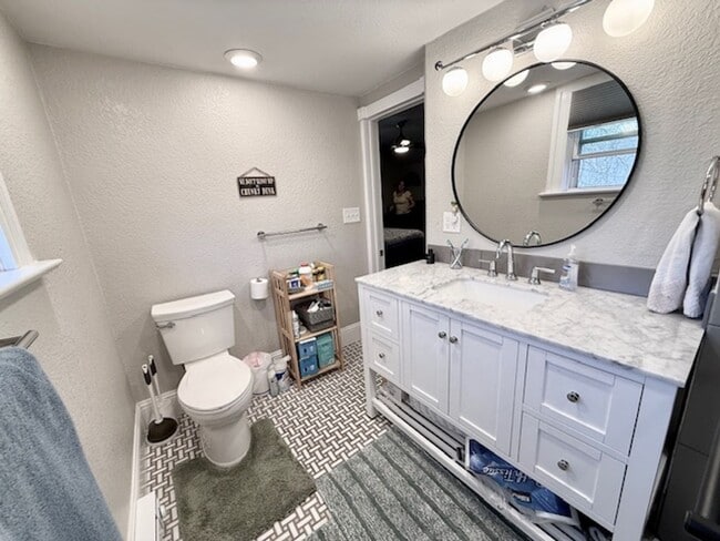 Building Photo - *West side charmer completely remodeled, mid century flare!