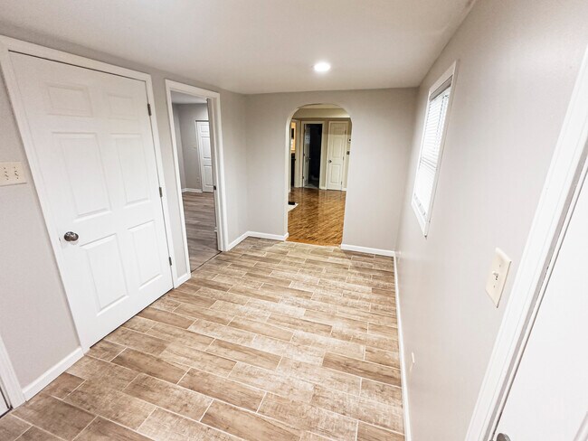 Entrance/Mud Room - 601 Harlem Rd