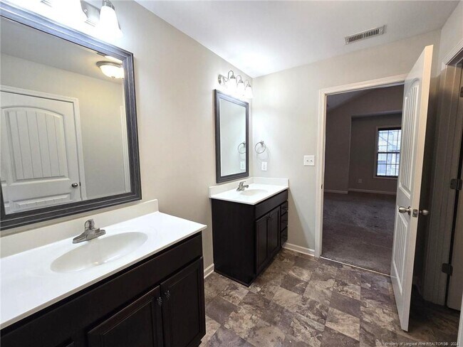 Building Photo - 2278 Lakewell Cir