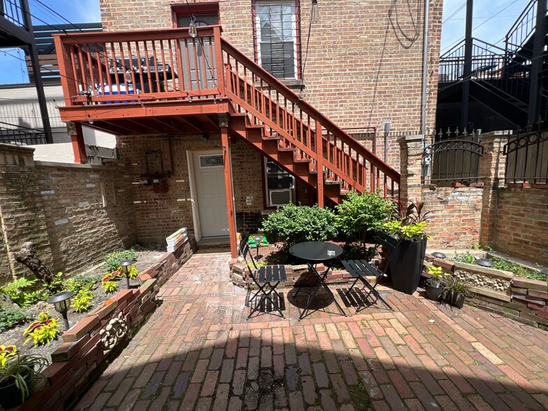 additional courtyard view - 2446 W Thomas St