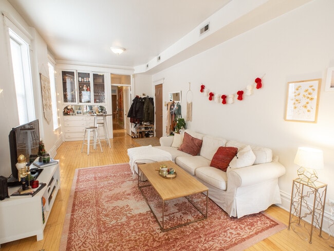 Building Photo - 1138 N Winchester Ave