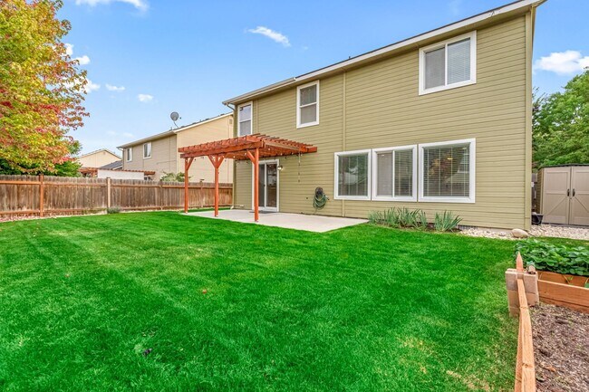 Building Photo - Prime SE Boise 3bd/2.5ba Home!