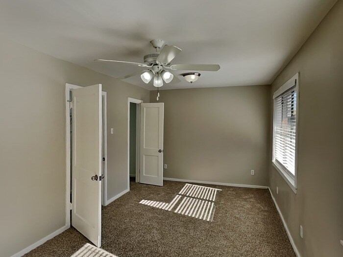 Building Photo - 2123 Raspberry Ln