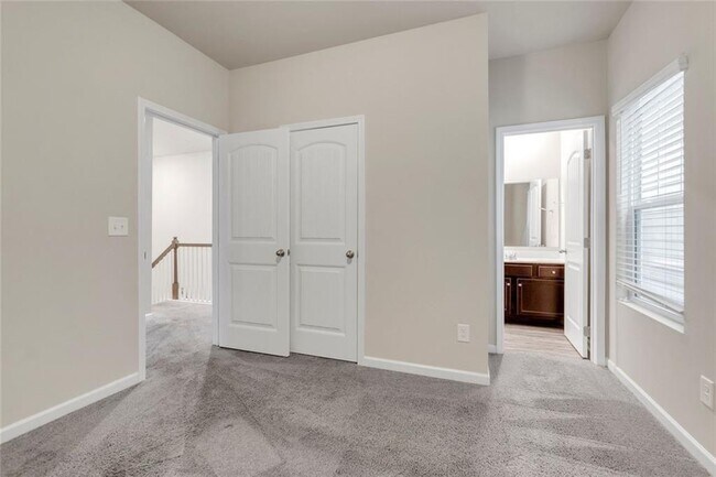 Building Photo - 2106 Irvin Ct