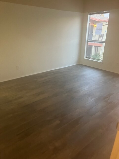 Master Bedroom - 1620 N Wilmot Rd