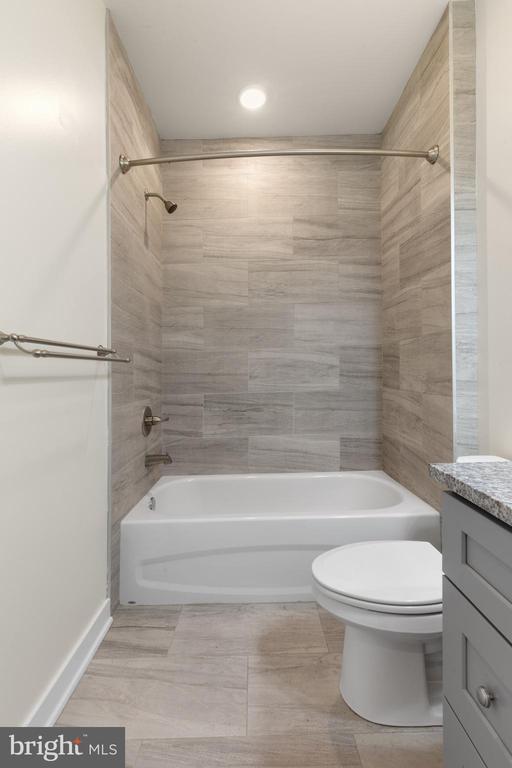 Building Photo - 2411 Kensington Ave