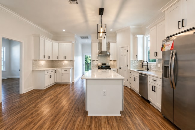 Building Photo - 2707 Jackson Blvd