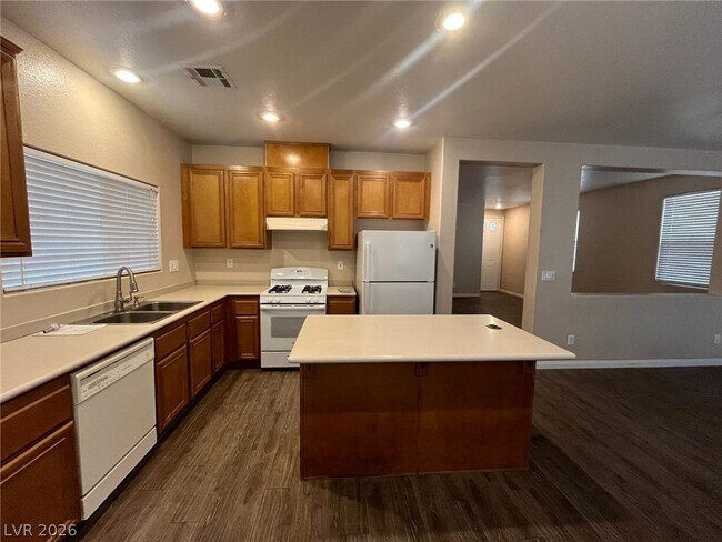 Building Photo - 933 Purdy Lodge St