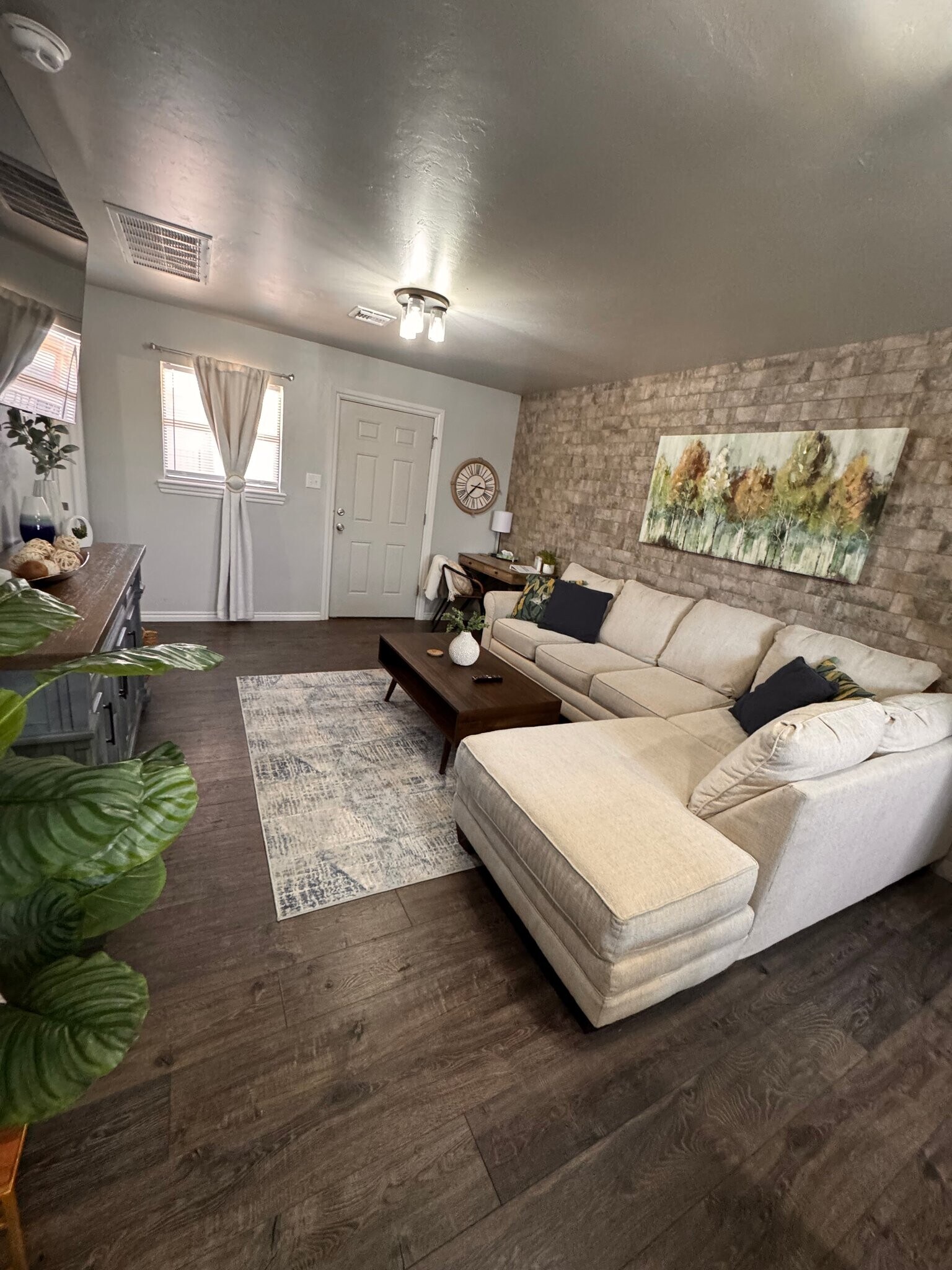 Building Photo - 1207 W Gore Blvd