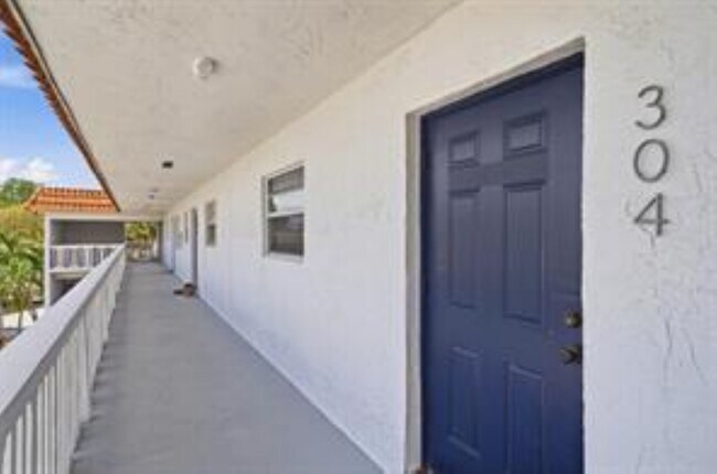 Building Photo - 1400 NE 57th St
