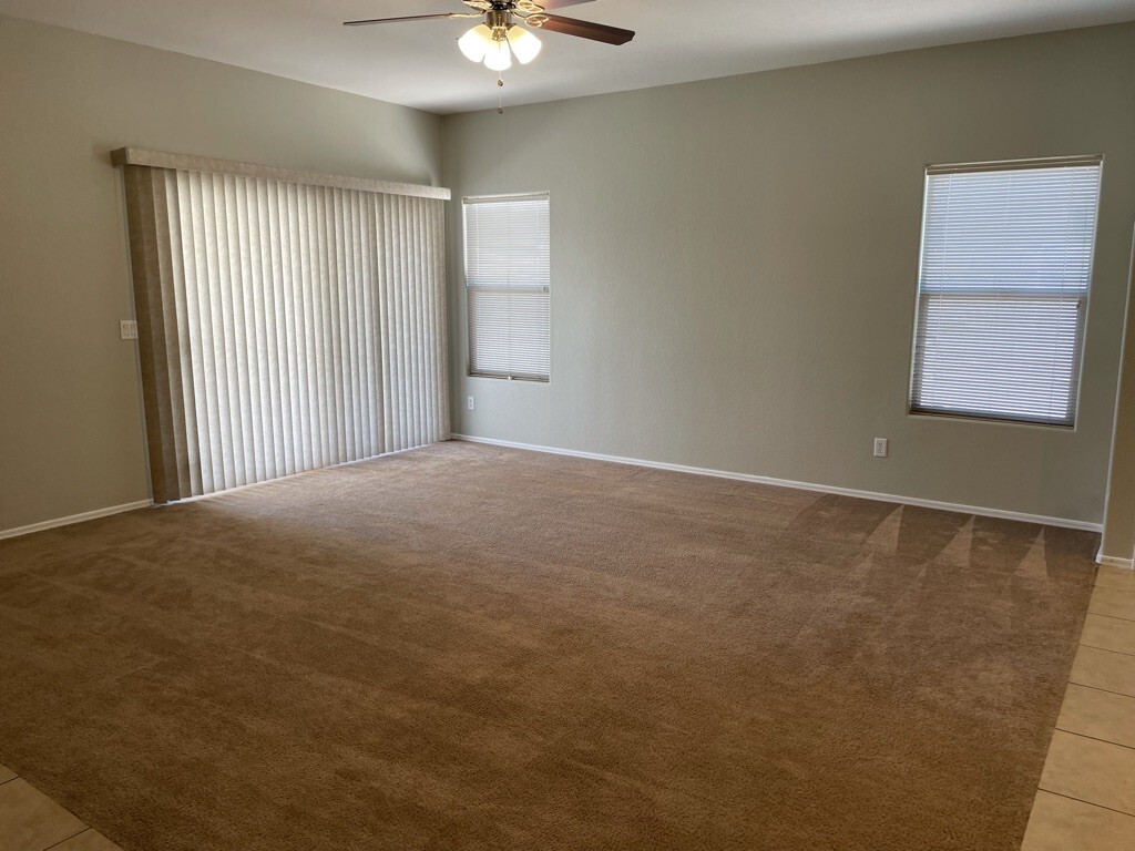 Building Photo - 14627 W Crocus Dr