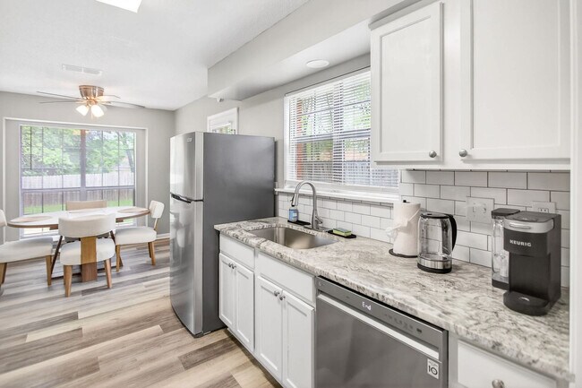 Building Photo - 2420 Haddington Rd