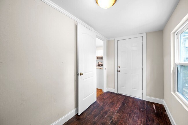 Building Photo - 204 Booth Rd